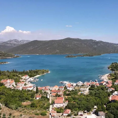 Vakantiehuis By The Sea - Nina & Kate *