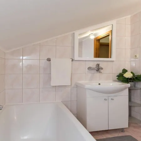 Vakantiehuis By The Sea - Nina & Kate *