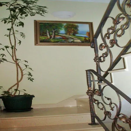 Дом отдыха By The Sea - Nina & Kate