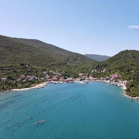 Дом отдыха By The Sea - Nina & Kate