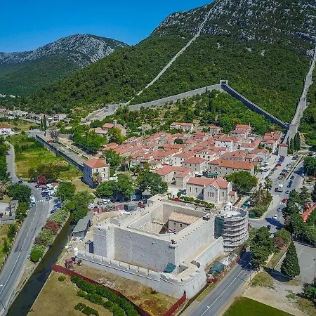 Дом отдыха By The Sea - Nina & Kate Стон