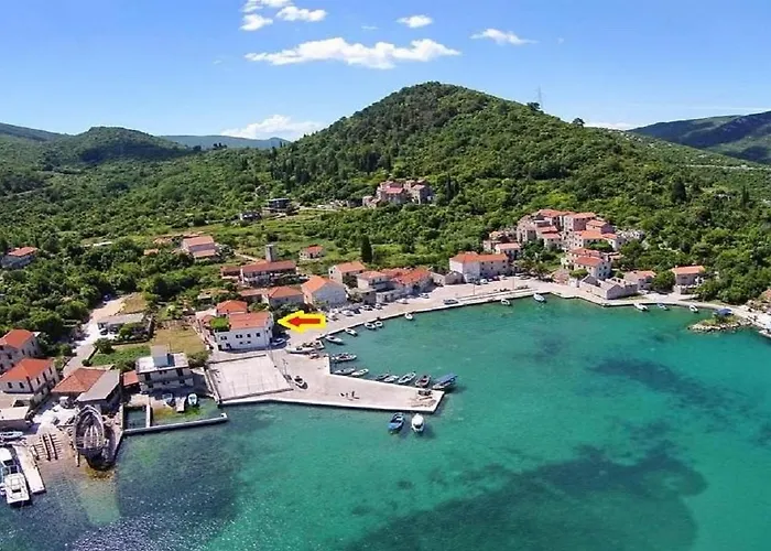 By The Sea - Nina & Kate 斯顿